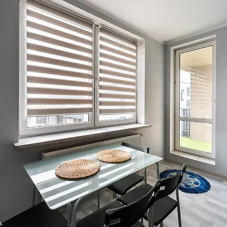 Praga-poludnie Divine By Bookinghost