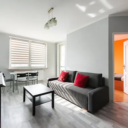 Praga-poludnie Divine By Bookinghost *