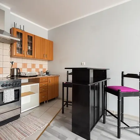 Praga-poludnie Divine By Bookinghost * Βαρσοβία